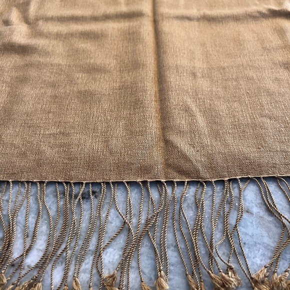 Gold Pashmina - Picture 2 of 4